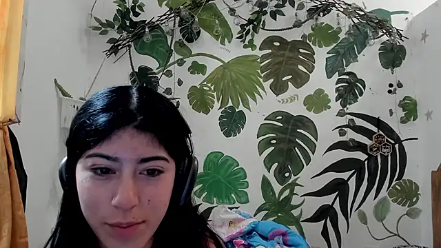 chaymae nah  online show from 10/20/25, 03:01