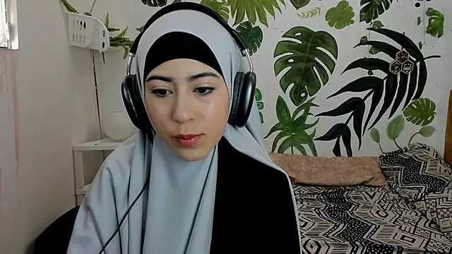 chaymae nah  online show from 10/27/25, 02:54