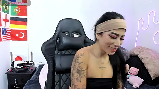 chaymae nah  online show from 07/01/26, 12:51