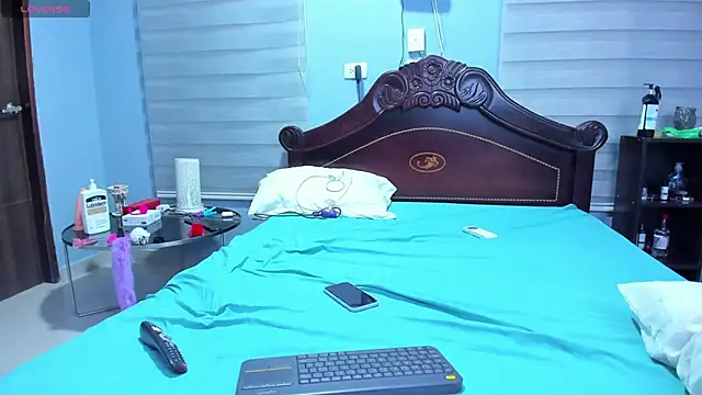 Snapshot of bella-black chatting on 03/04/25, 12:07 bella-black online show from 03/04/25, 12:07