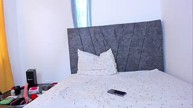 Snapshot of bella-black chatting on 11/29/25, 12:19 bella-black online show from 11/29/25, 12:19