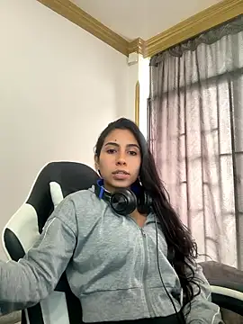 Snapshot of bella-black chatting on 01/13/26, 03:06 bella-black online show from 01/13/26, 03:06