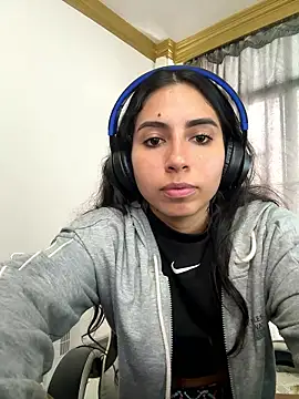 Snapshot of bella-black chatting on 01/14/26, 04:34 bella-black online show from 01/14/26, 04:34