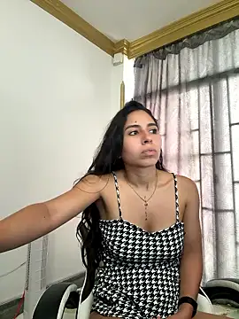 Snapshot of bella-black chatting on 01/15/26, 04:22 bella-black online show from 01/15/26, 04:22