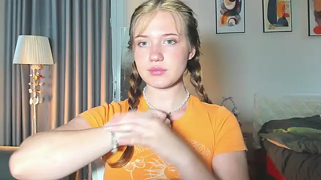 HanahCute online show from 02/23/25, 11:58