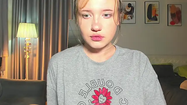 HanahCute online show from 02/25/25, 11:00