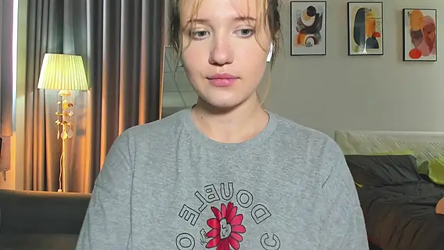 HanahCute online show from 02/26/25, 02:04