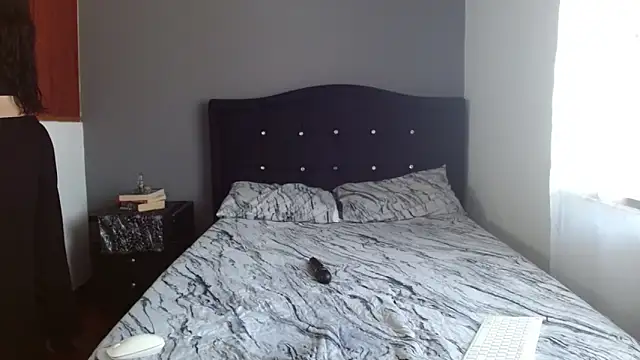 Emilia 1995 online show from 12/01/25, 02:55