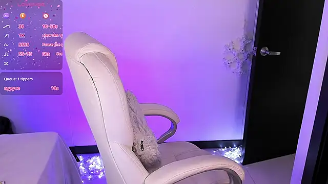 Snapshot of nyna_1 chatting on 02/15/25, 10:10 nyna 1 online show from 02/15/25, 10:10