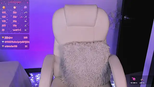 Snapshot of nyna_1 chatting on 02/16/25, 01:14 nyna 1 online show from 02/16/25, 01:14