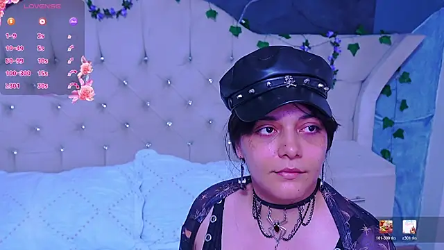 AmberGreyy  online show from 04/23/26, 05:26