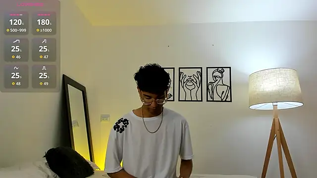 Snapshot of harrytwink18 chatting on 01/08/26, 07:27 harrytwink18 online show from 01/08/26, 07:27