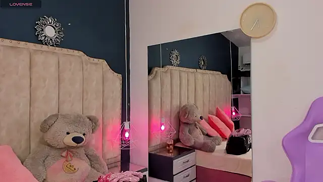 Snapshot of IsabellaBromsS chatting on 12/08/24, 07:22 IsabellaBromsS online show from 12/08/24, 07:22