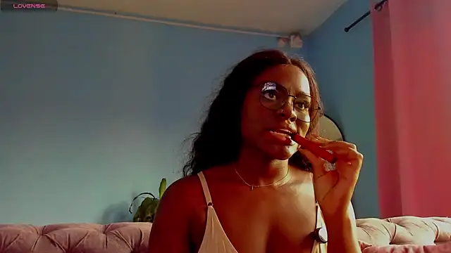 IsabellaBromsS online show from 04/20/26, 10:44