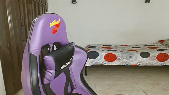 engielphoenis14 online show from 09/08/25, 09:58