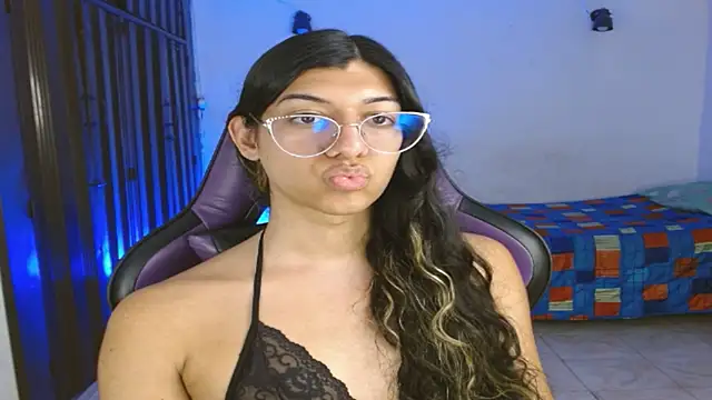 engielphoenis14 online show from 10/29/25, 01:41