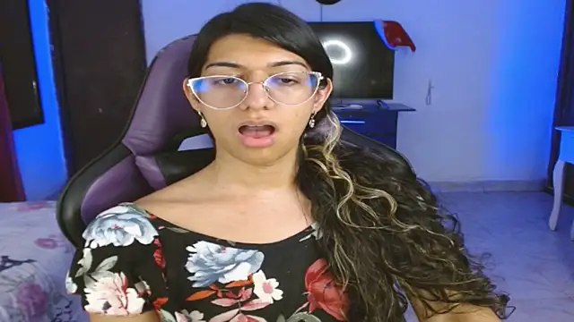 engielphoenis14 online show from 12/15/25, 12:59