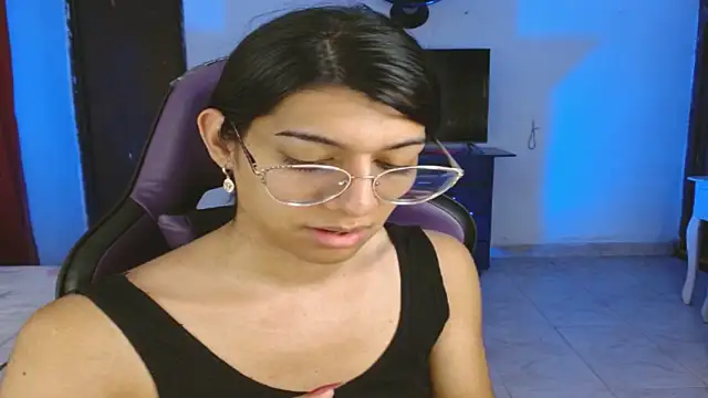 engielphoenis14 online show from 12/17/25, 06:52