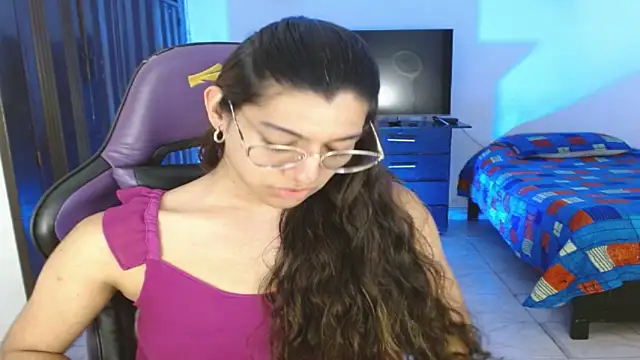 Snapshot of engielphoenis14 chatting on 06/09/26, 10:43 engielphoenis14 online show from 06/09/26, 10:43
