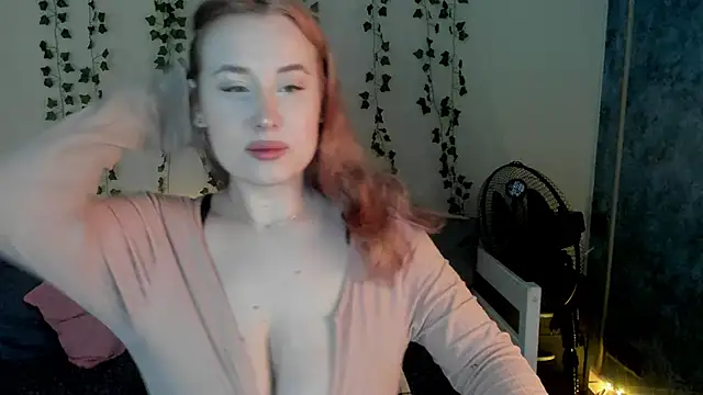 Snapshot of Emily_Gin chatting on 01/29/25, 02:40 Emily Gin online show from 01/29/25, 02:40