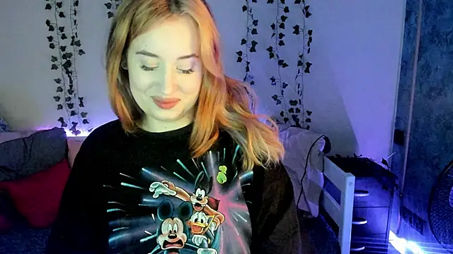 Snapshot of Emily_Gin chatting on 02/20/25, 05:44 Emily Gin online show from 02/20/25, 05:44