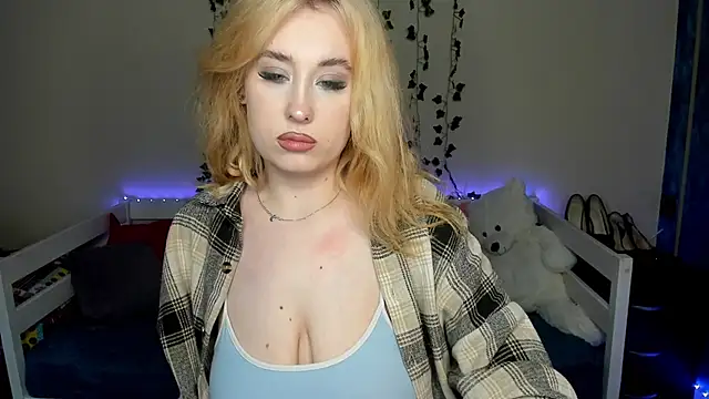 Emily Gin online show from 10/28/25, 02:48