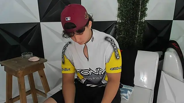 Dani cumboy online show from 11/18/25, 02:54