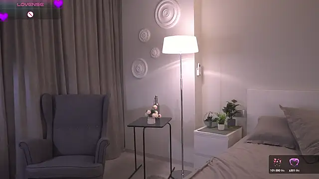 Snapshot of SallyReidj chatting on 10/10/25, 01:15 SallyReidj online show from 10/10/25, 01:15