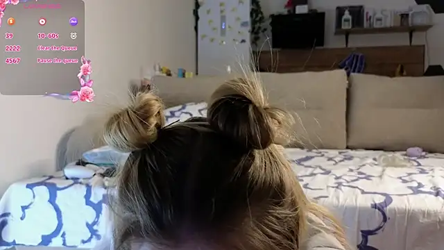 Girl alone home online show from 02/28/25, 05:15