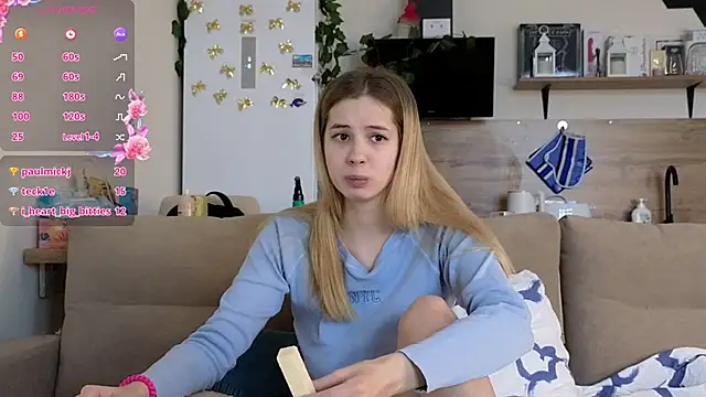 Girl alone home online show from 03/05/25, 06:33