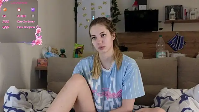 Girl alone home online show from 03/09/25, 01:46