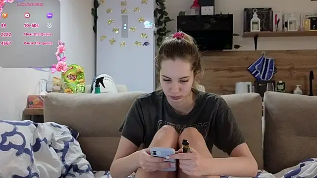 Girl alone home online show from 03/09/25, 03:16