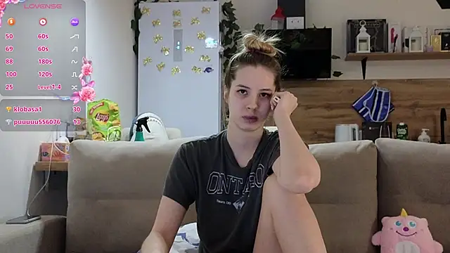 Girl alone home online show from 03/09/25, 06:21