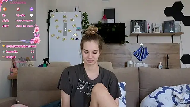 Girl alone home online show from 03/11/25, 06:53