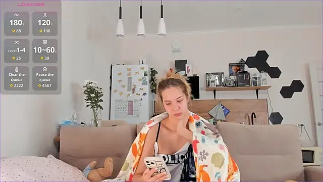 Girl alone home online show from 10/11/25, 02:00