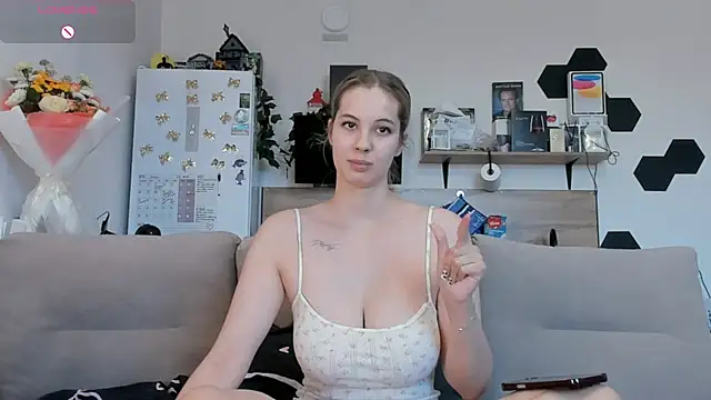 Snapshot of Girl_alone_home chatting on 07/02/26, 03:18 Girl alone home online show from 07/02/26, 03:18
