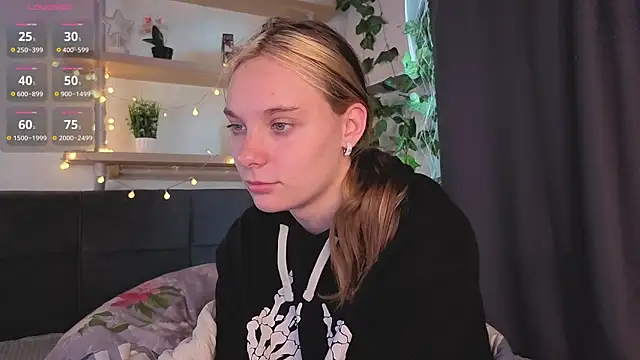 Snapshot of NaokoStifel chatting on 05/19/26, 01:11 NaokoStifel online show from 05/19/26, 01:11