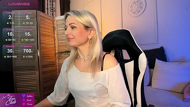 Snapshot of Gloria_Lovely chatting on 12/12/24, 02:22 Gloria Lovely online show from 12/12/24, 02:22