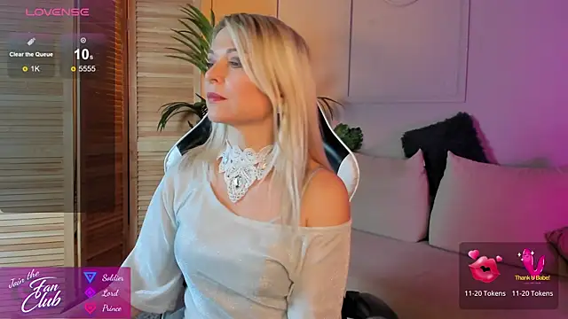 Snapshot of Gloria_Lovely chatting on 12/16/24, 11:22 Gloria Lovely online show from 12/16/24, 11:22