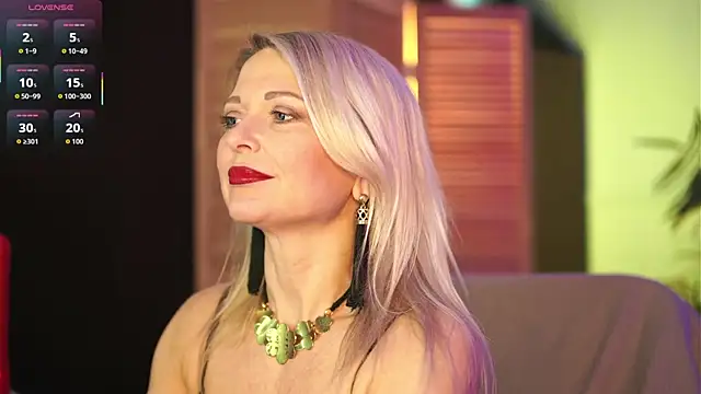Snapshot of Gloria_Lovely chatting on 09/18/25, 11:23 Gloria Lovely online show from 09/18/25, 11:23