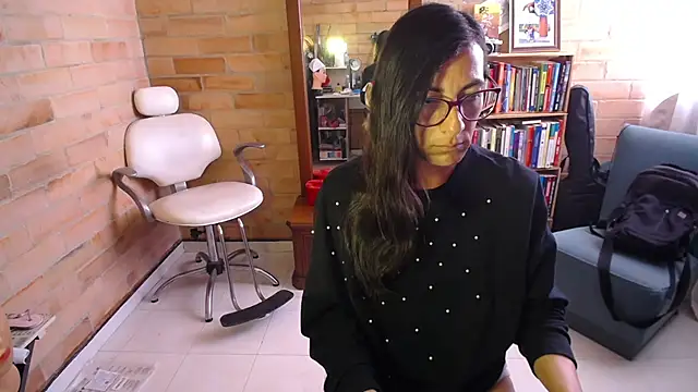 Snapshot of VioletaGomezCo chatting on 09/15/25, 02:39 VioletaGomezCo online show from 09/15/25, 02:39