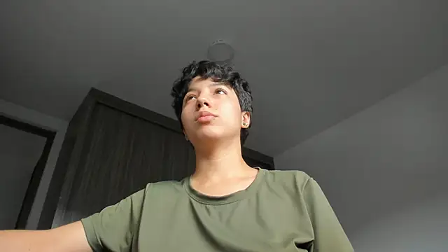laura-hills18 online show from 06/16/26, 10:34