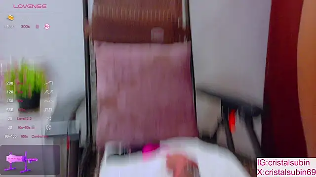 Snapshot of cristal_subin69 chatting on 09/27/25, 12:10 cristal subin69 online show from 09/27/25, 12:10