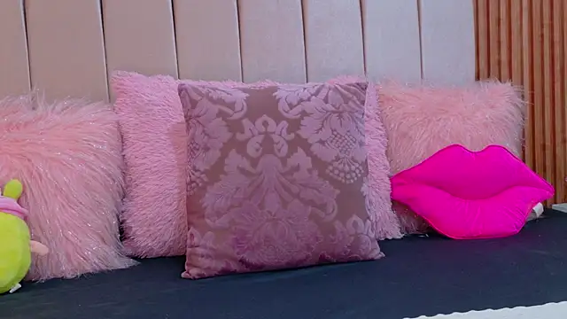 Snapshot of cristal_subin69 chatting on 10/31/25, 12:39 cristal subin69 online show from 10/31/25, 12:39