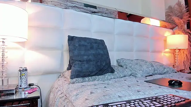 Snapshot of Adam_tatto chatting on 11/02/25, 05:10 Adam tatto online show from 11/02/25, 05:10