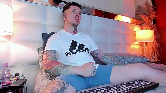 Snapshot of Adam_tatto chatting on 11/03/25, 02:57 Adam tatto online show from 11/03/25, 02:57