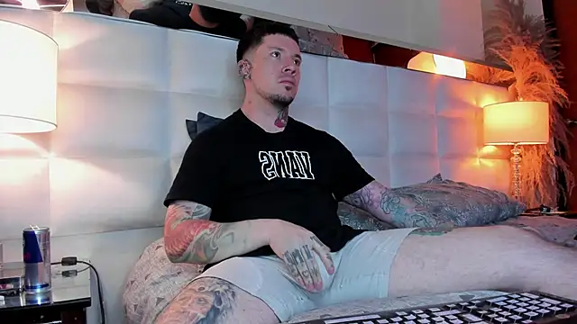 Snapshot of Adam_tatto chatting on 11/09/25, 04:55 Adam tatto online show from 11/09/25, 04:55