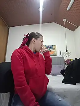 karlamorris  online show from 12/04/25, 01:42