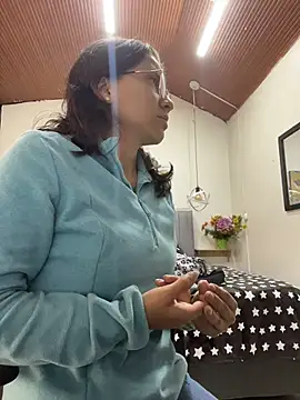 karlamorris  online show from 04/22/26, 01:12