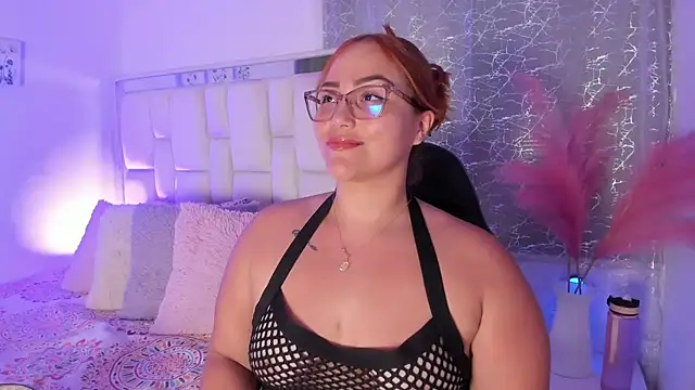 Snapshot of LeahxBarker chatting on 06/18/26, 03:07 LeahxBarker online show from 06/18/26, 03:07